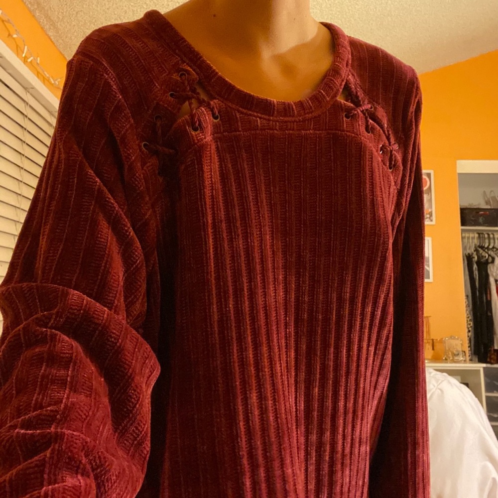 maroon sweater
